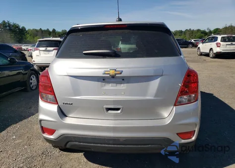 2018 Chevrolet Trax Ls z USA, uszkodzony, nr VIN KL7CJKSB3JB645832